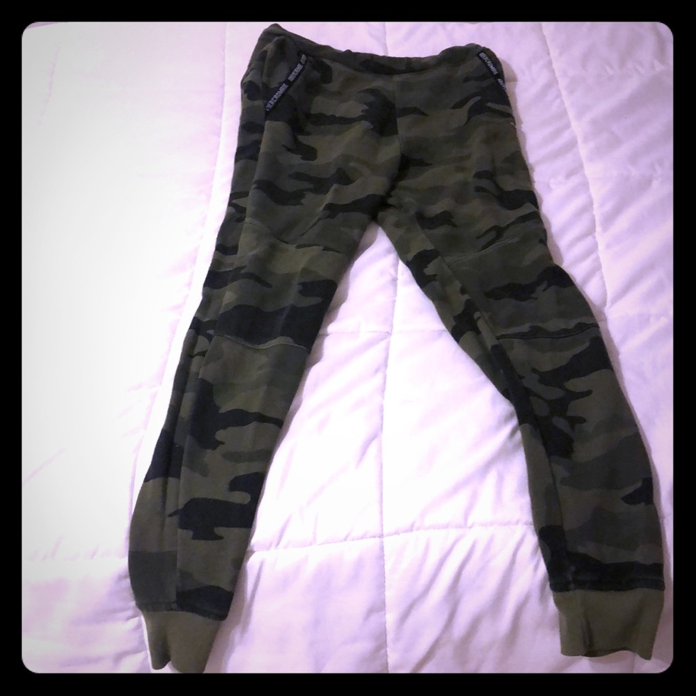 Fitted sweatpants